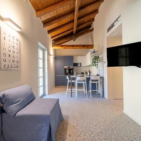 Moderno A 200 Metri Dal Duomo Căn hộ